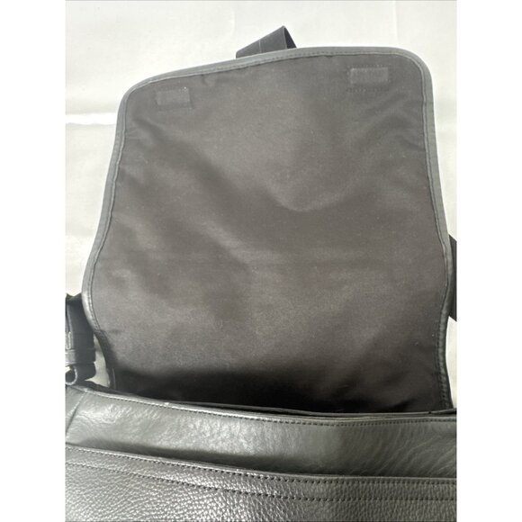 Coach Black Leather Crossbody Messenger Bag With Adjustable Strap & Zip Pocket - Picture 11 of 16